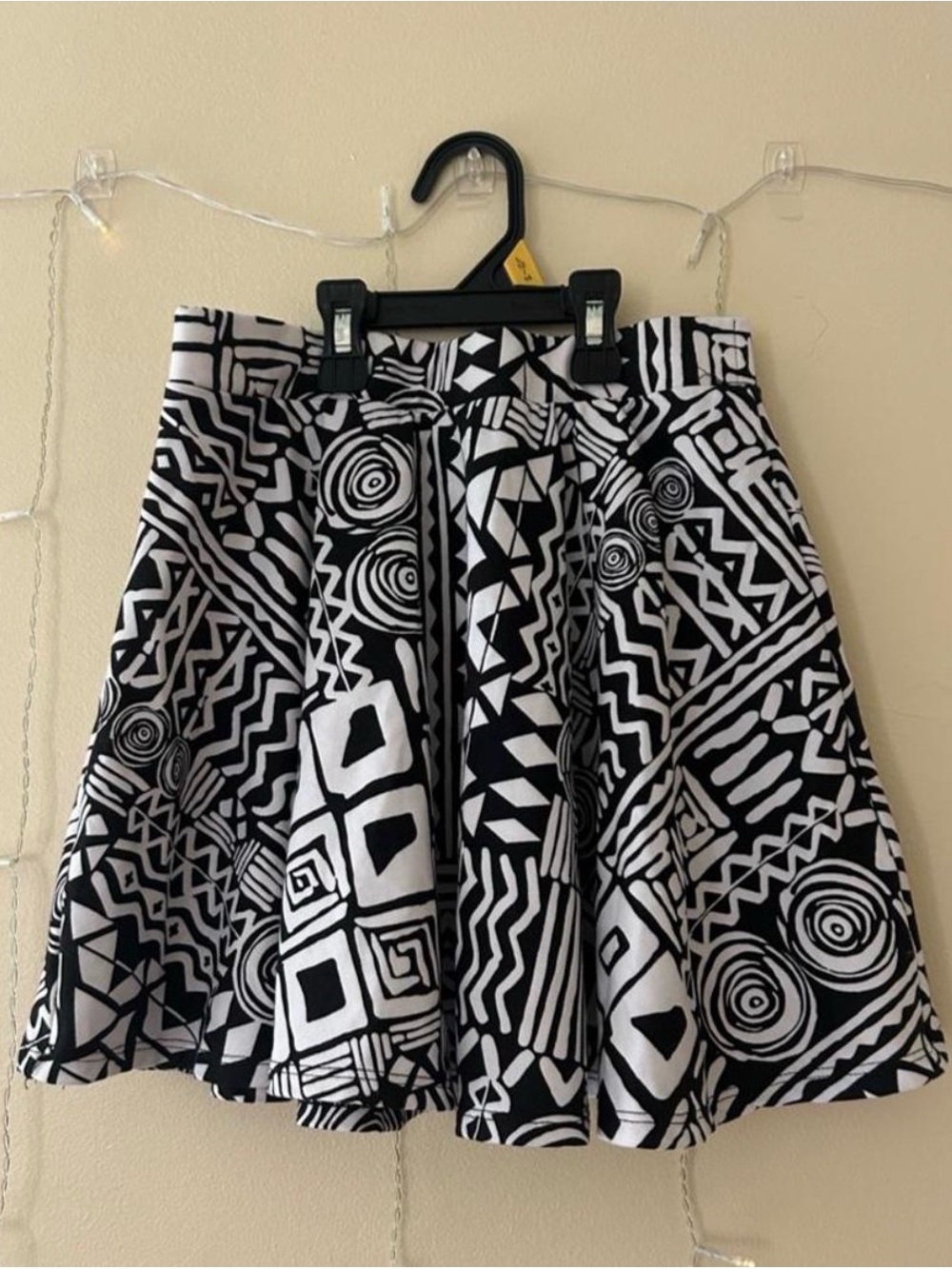 Forever 21 Black & White Geometric Circle Skater Skirt